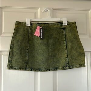 PrettyLittleThing Green Mini Pencil Skirt Casual